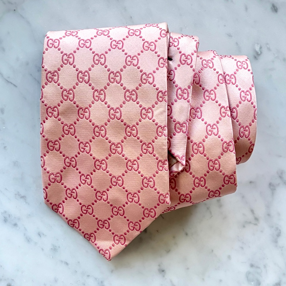 Gucci Pink GG Monogram Silk Tie, Blush Pink/Rose, 3.5” x 59”, like new - Picture 11 of 13